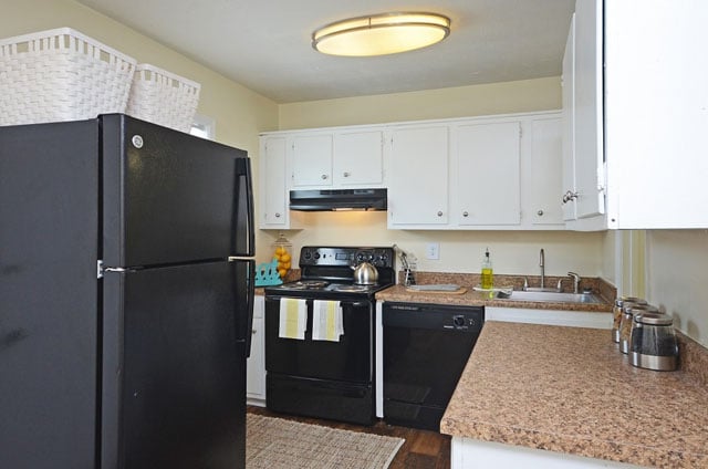 New All Black Appliances - Sterling Villas Apartments
