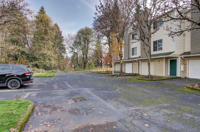 Photo - SALMON CREEK ~ WATERS EDGE CONDOS~ LARGE 2 Bd 2.5 Ba!