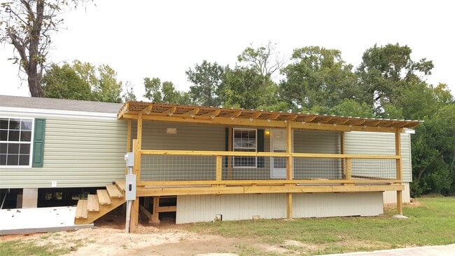 Photo - 108 Young St