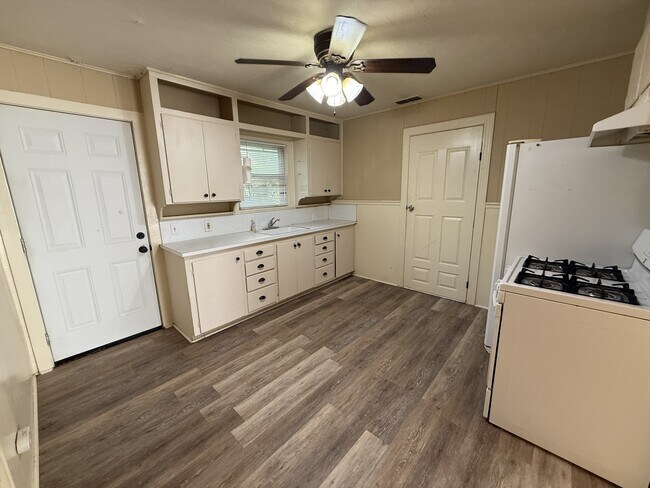 Photo - 2425 Bolivar St