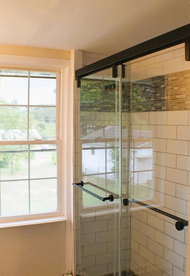 Photo - 947 Birch St