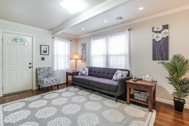 Photo - 2404 Thornton Rd