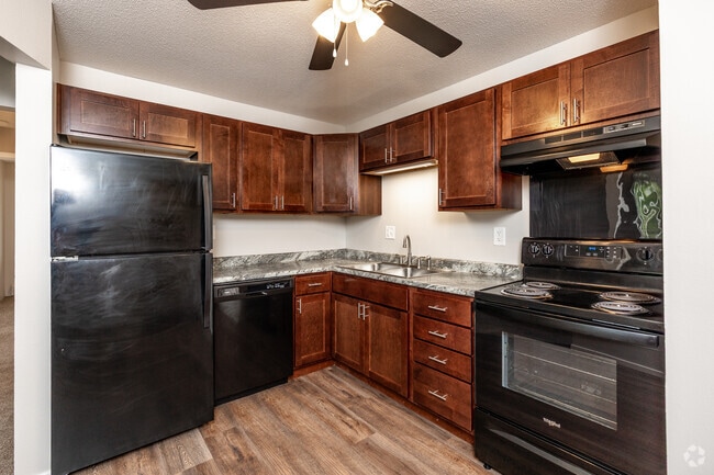 2BR, 1BA - 875SF - B - Kitchen