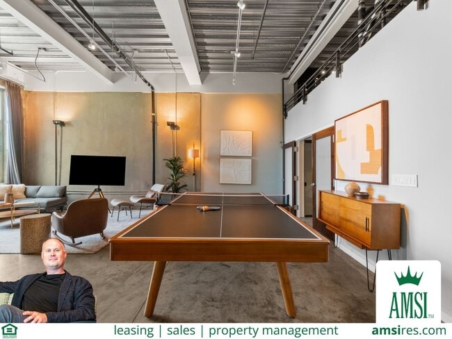 Building Photo - Spacious 2br loft with in-unit laundry and... Unit 206
