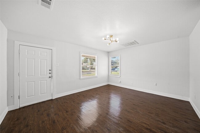 Photo - 3109 Fern St