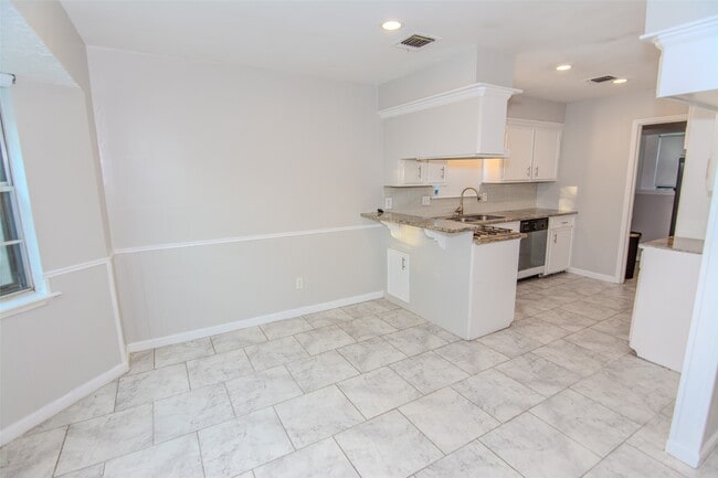 Photo - 116 White Cedar St