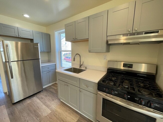 Building Photo - 17 Dubois St Unit 2