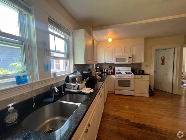 Building Photo - 129 Albion St Unit 2 Rental