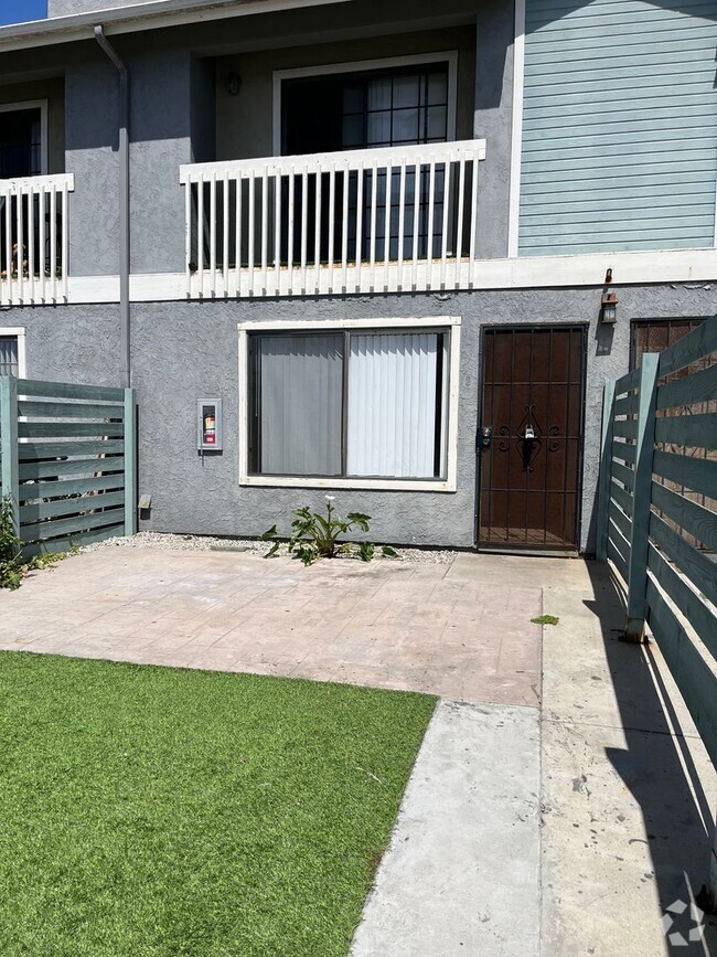 Building Photo - Ocean Beach remodeled 3 bedroom 2.5 bath T... Unit 5106 Rental