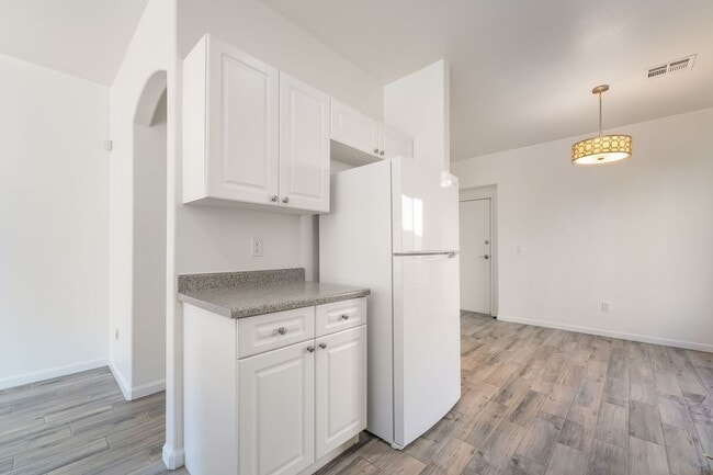 Photo - Modern Mountain’s Edge Townhouse with Community Amenities!