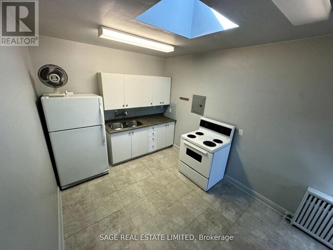 Photo - 2500 Kingston Rd