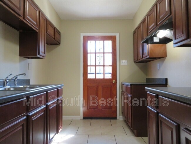 Photo - 1048 University St