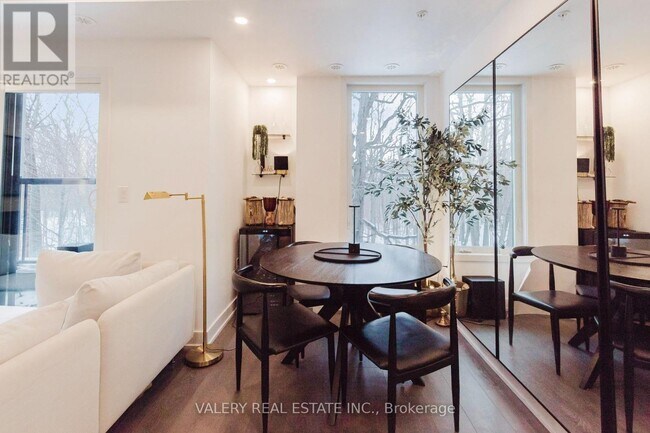 Photo - 3492 Widdicombe Way