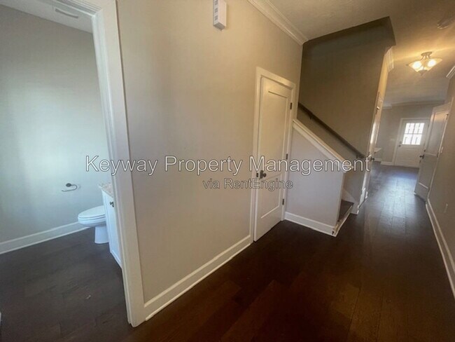 Photo - 1933 Avenel Ln