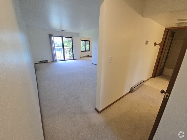 Building Photo - W177N9731 Riversbend Cir E Unit Riversbend Germantown Rental