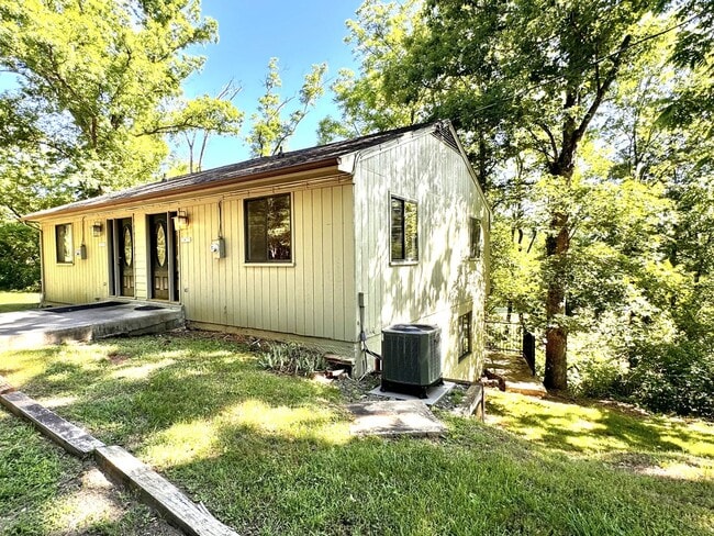 Building Photo - Country Living in the North Garden area, yet only 10 minutes to UVA! Unit 2472 Red Hill Road