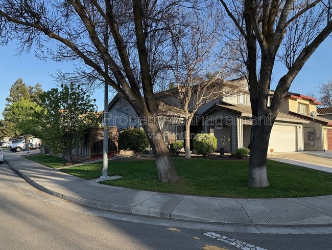 Photo - 440 Gianelli St