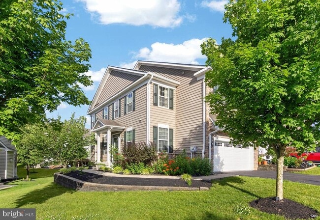 Building Photo - 271 Fairfield Cir W