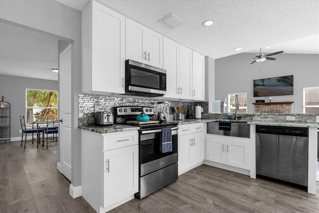 Photo - 2820 Smithfield Dr