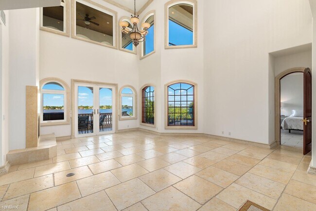 Photo - 4 br, 3.5 bath House - 8 Saint Lucie Ct