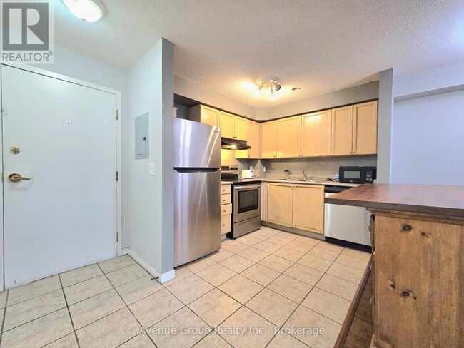 Photo - 684 Warden Ave.
