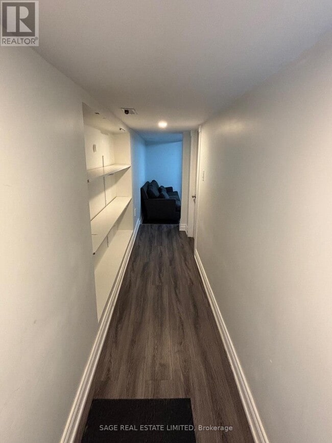 Photo - 230 Lawrence Ave W