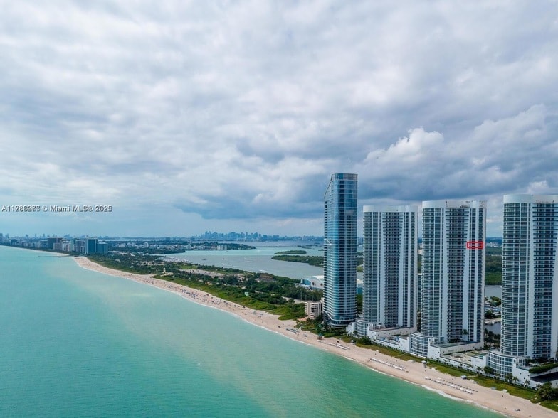 Photo - 15901 Collins Ave