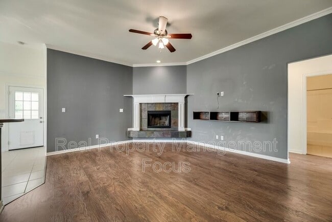 Photo - 121 Price Cir