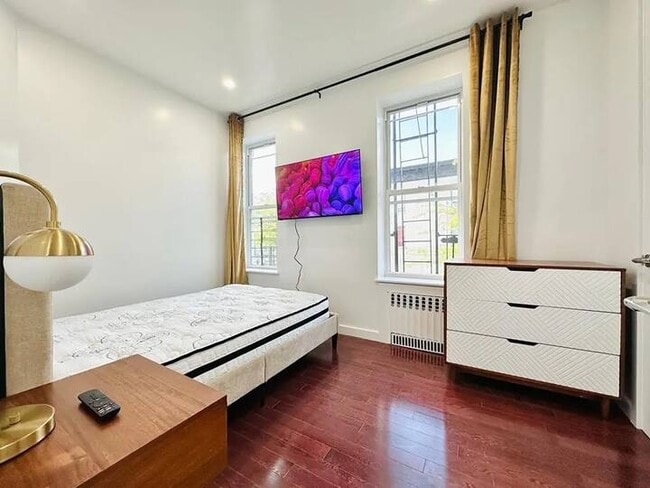 Photo - Crown Heights Room, HDTV, 24 min to Manhattan #537 Unit 2R