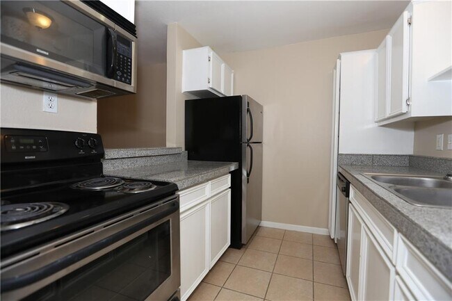 Photo - 400 W 35th St Unidad 202