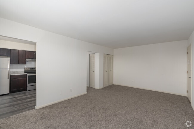 1BR, 1BA - 655SF - Living Room - Mark Twain Apartments