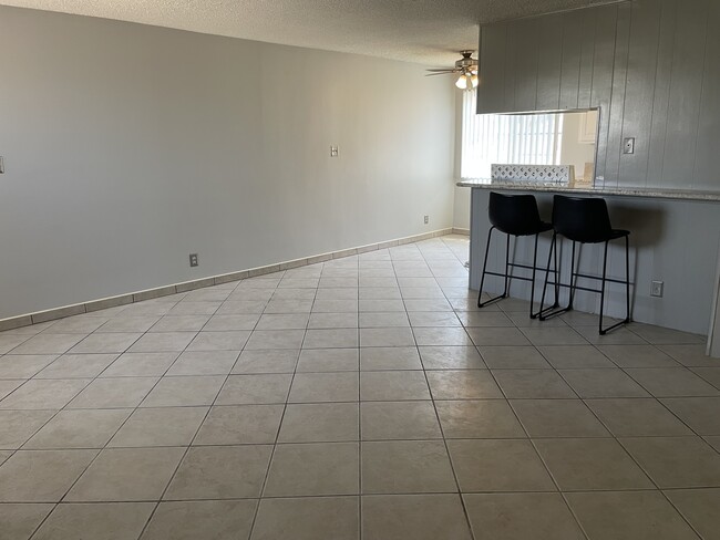 Photo - 11181 Bloomfield St Unidad C