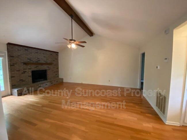 Photo - 105 Whisper Ct