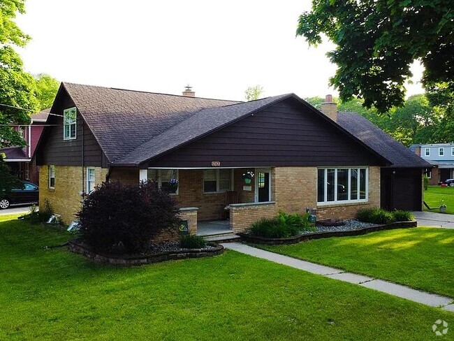 Building Photo - 1313 Biemeret St Rental