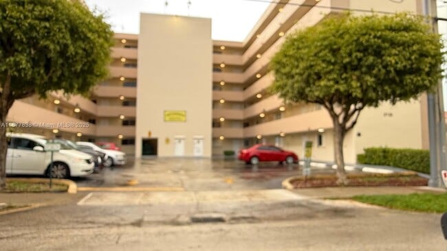 Building Photo - 2735 W 52nd St Unit 104 Rental