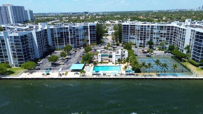 Photo - 800 Parkview Dr Unit 823