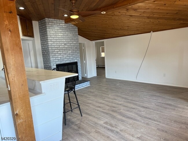 Photo - 9 MacDonald Rd