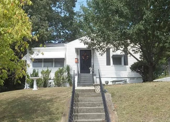 Building Photo - 2 bedroom & 2 bath home