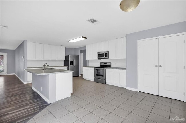 Photo - 25 Periwinkle Ave