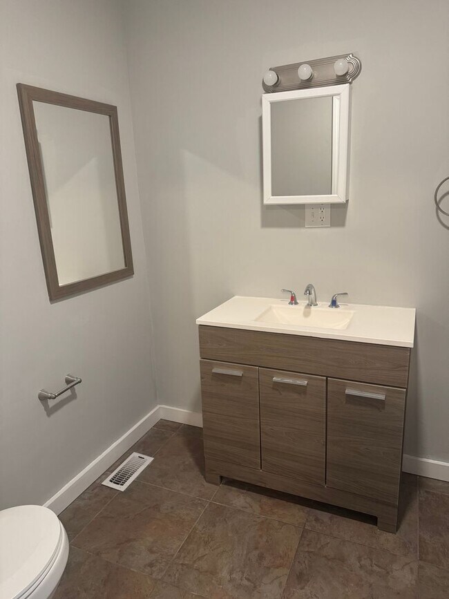 Photo - 52 E Washington Ave Unit B