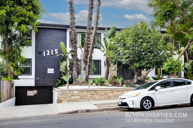 Building Photo - 1215 Hayworth Ave Unit 104