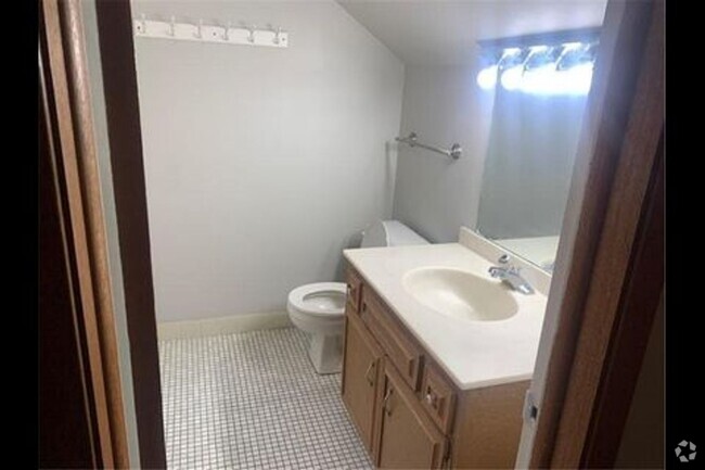 Building Photo - Remodeled NW Rochester, MN single-family t... Rental