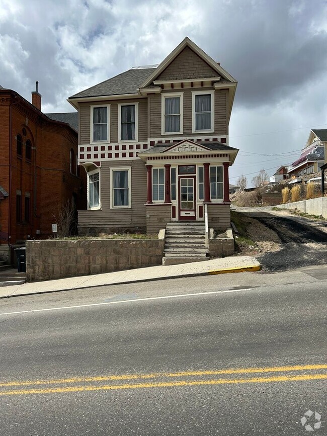 Building Photo - Charming Historic 4-Bedroom Home in the He...