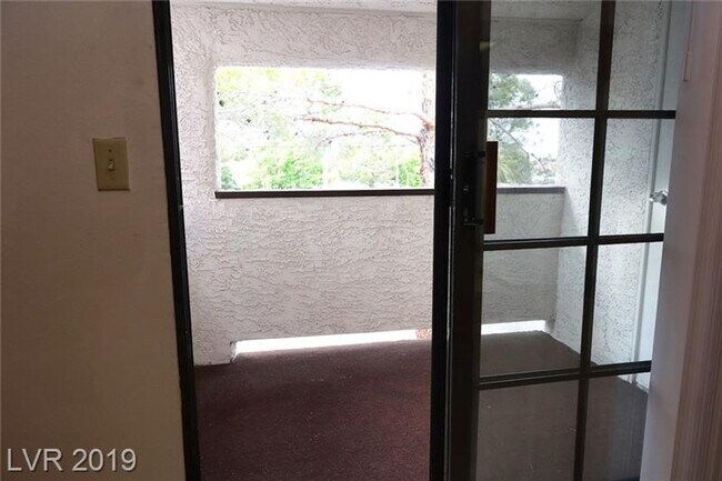 Building Photo - 2 BR / 2 BA 2nd FL. Condo for lease!