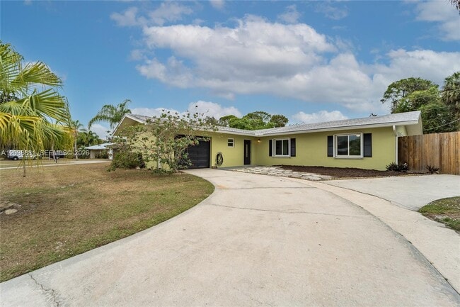 Photo - 607 Coconut Ave N