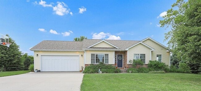 Building Photo - Spacious 5-Bedroom Retreat for Rent – Priv... Rental