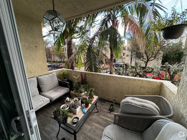 Private Balcony Street Front - 5328 Newcastle Ave Unit Encino Penthouse