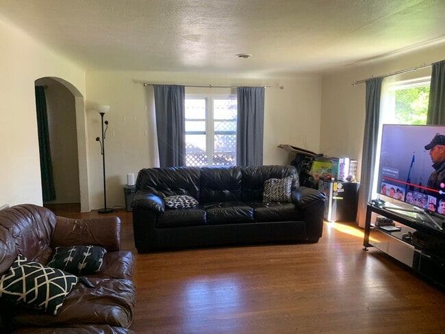 Photo - Classic Chico 4 bedroom/2 bath