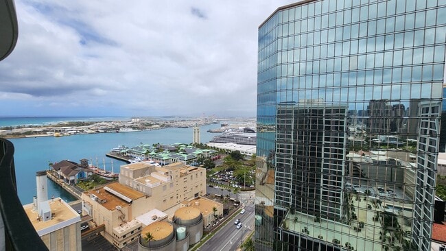 Building Photo - Harbor Square, Makai Building, 1 bedroom, ... Unit 2603 Rental