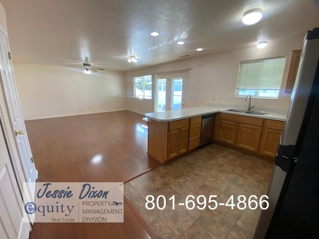Photo - 404-325 325 N St